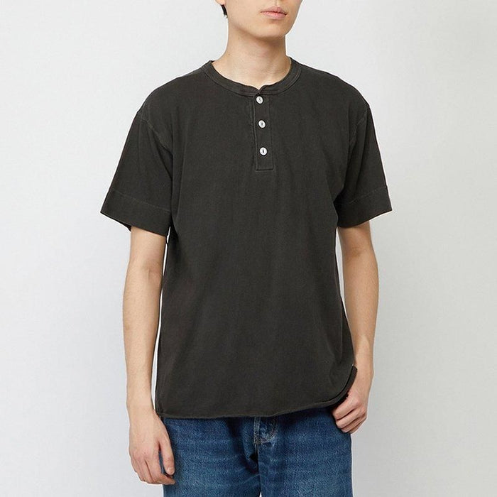 PIGMENT-DYED HENLEY NECK SHORT-SLEEVED T-SHIRT - BLACK